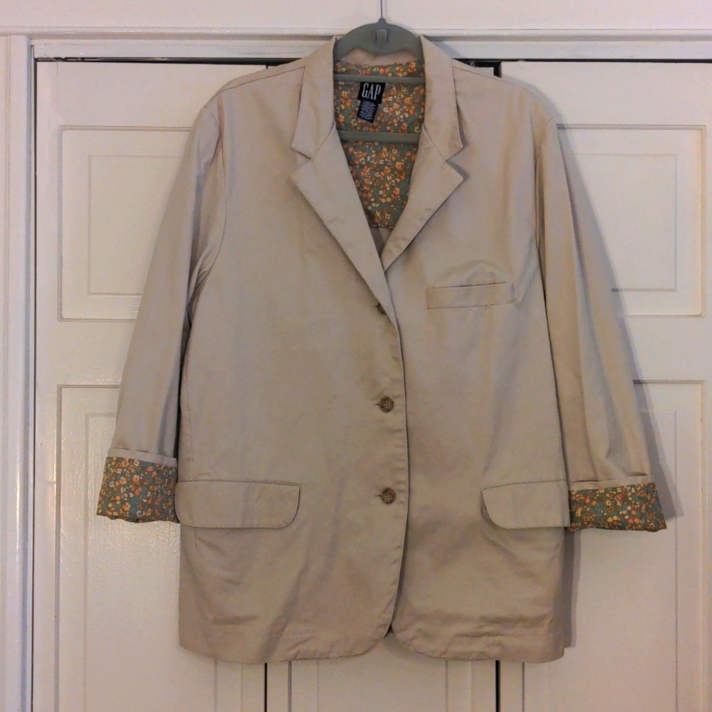 ⭐ 2 / $12 Gap size M extra long khaki blazer with roll up pattern sleeves